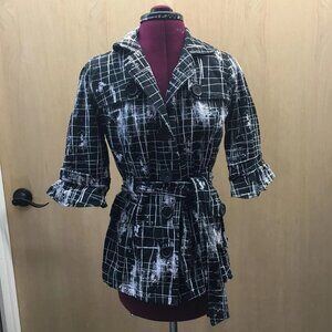 Black and White 3/4 Sleeve Jacket Size L
